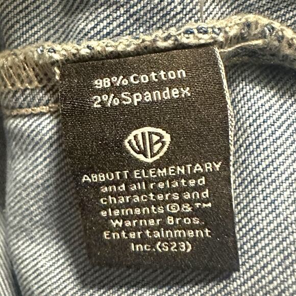 Abbott Elementary Volume 1 Denim Jacket Women's L Warner Bros Teacher Ed NWT $74 - Picture 4 of 5